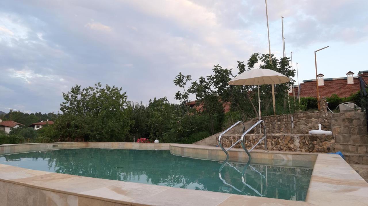 Family Hotel Belvedere Dŭlgopol エクステリア 写真