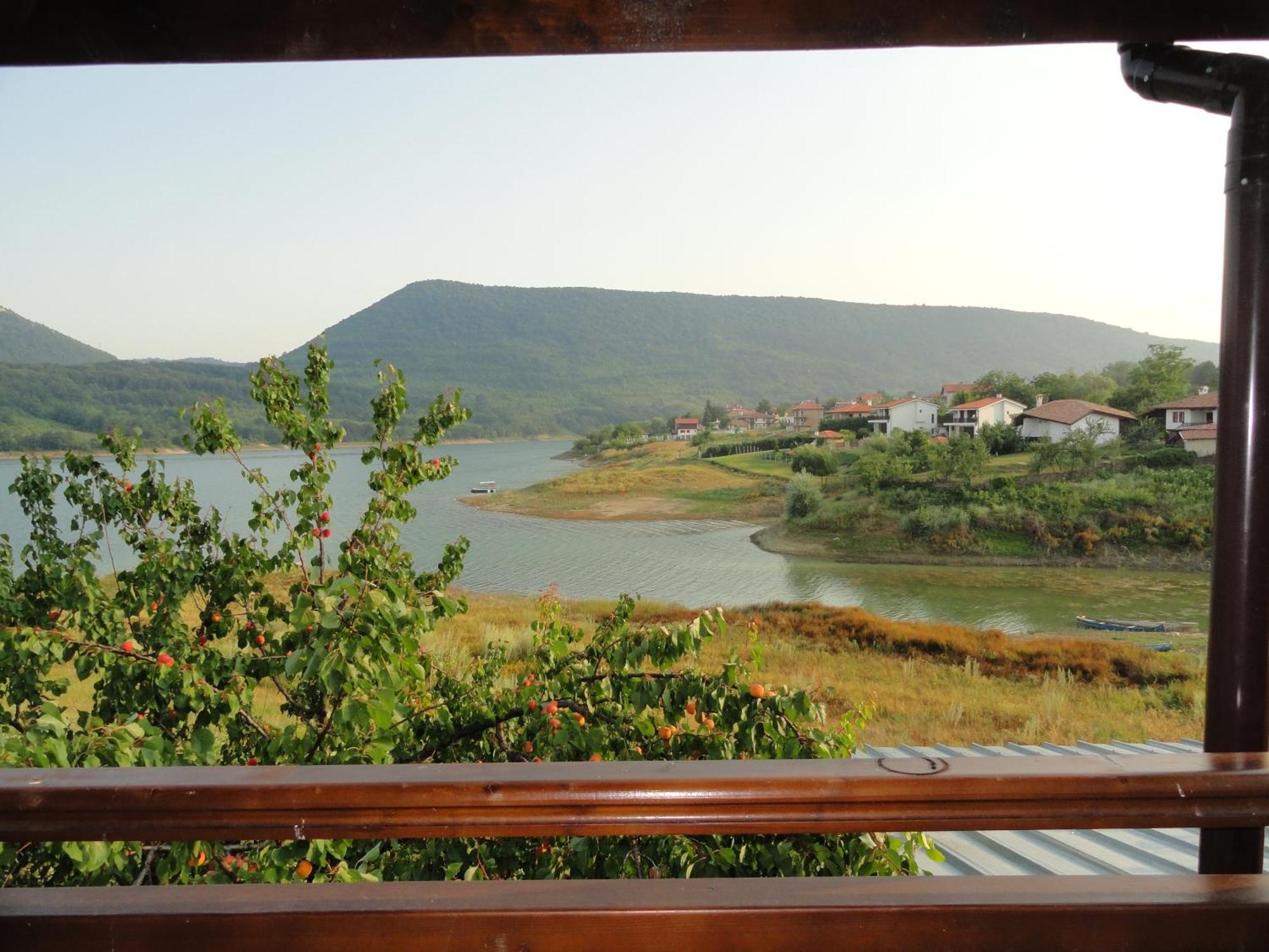 Family Hotel Belvedere Dŭlgopol エクステリア 写真